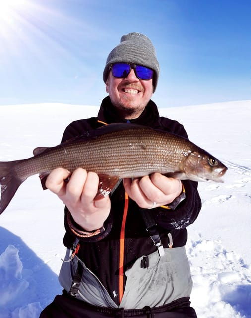 pyhatunturi-winter-fishing-with-local-fisherman