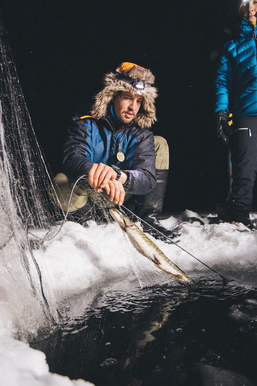 pyhatunturi-winter-fishing-with-local-fisherman