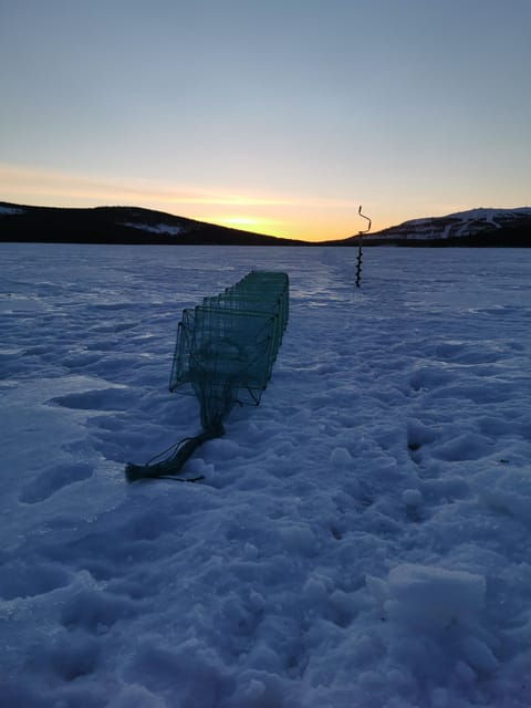 pyhatunturi-winter-fishing-with-local-fisherman