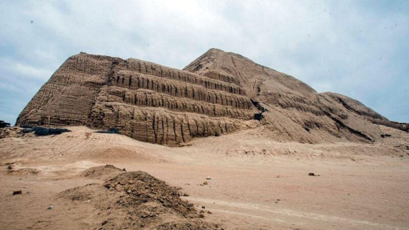 pyramids-of-the-sun-and-the-moon-huanchaco-and-chan-chan-2