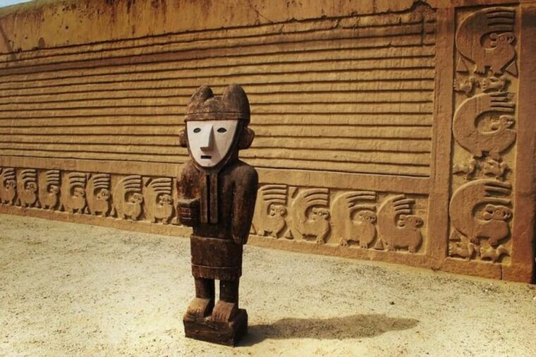 pyramids-of-the-sun-and-the-moon-huanchaco-and-chan-chan-4