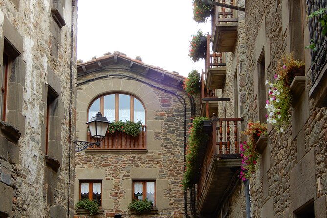 pyrenees-medieval-village-hike-from-barcelona