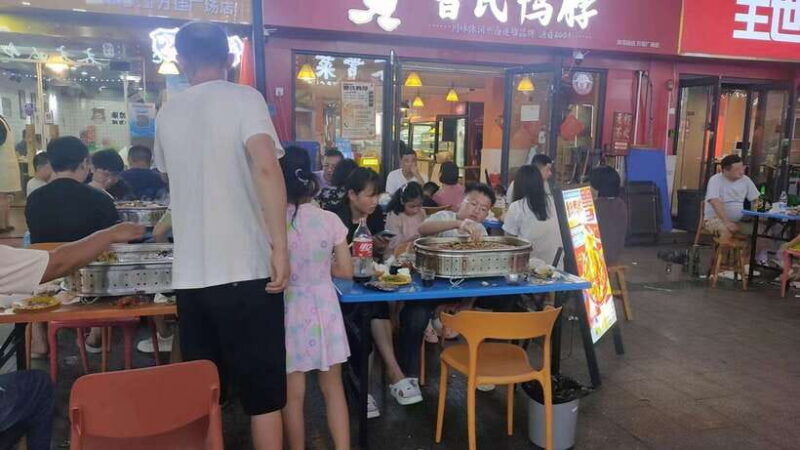 qingdao-walking-night-tour-with-seafood-hot-pot-and-beer