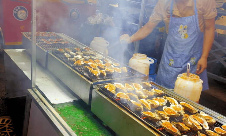 qingdao-walking-night-tour-with-seafood-hot-pot-and-beer