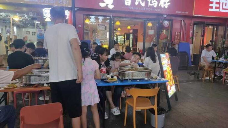 qingdao-walking-night-tour-with-seafood-hot-pot-and-beer