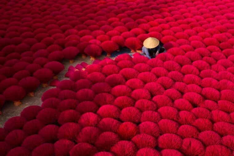 quang-phu-cau-incense-hat-village-with-train-street-1-2-day