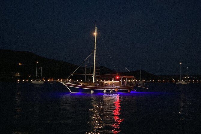 Queen Bee Sunset Cruise with Swim Stops and Dinner - Who Will Love This Tour?