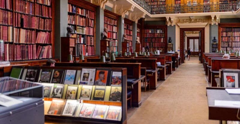 queen-elizabeth-ii-and-royal-secrets-private-tour