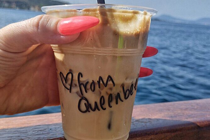 "QueenBee" Full-Day Boat Trip with Lunch - Key Points