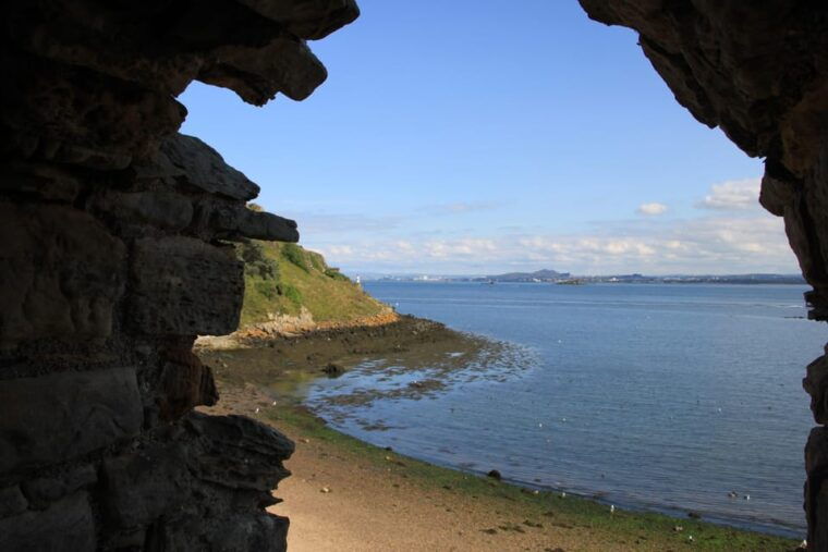 queensferry-sightseeing-cruise-to-inchcolm-island