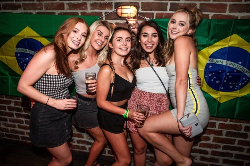Queenstown: Bar Crawl with 5 Free Shots and Pizza - Queenstown: Bar Crawl with 5 Free Shots and Pizza