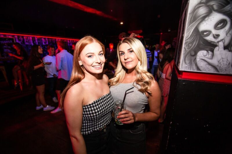 Queenstown: Bar Crawl with 5 Free Shots and Pizza - The Value and Overall Experience
