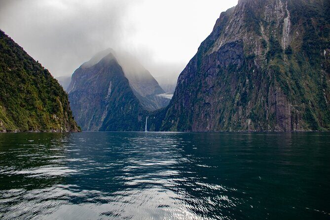 Queenstown to Te Anau via Milford Sound inc Cruise & Lunch - Key Points  