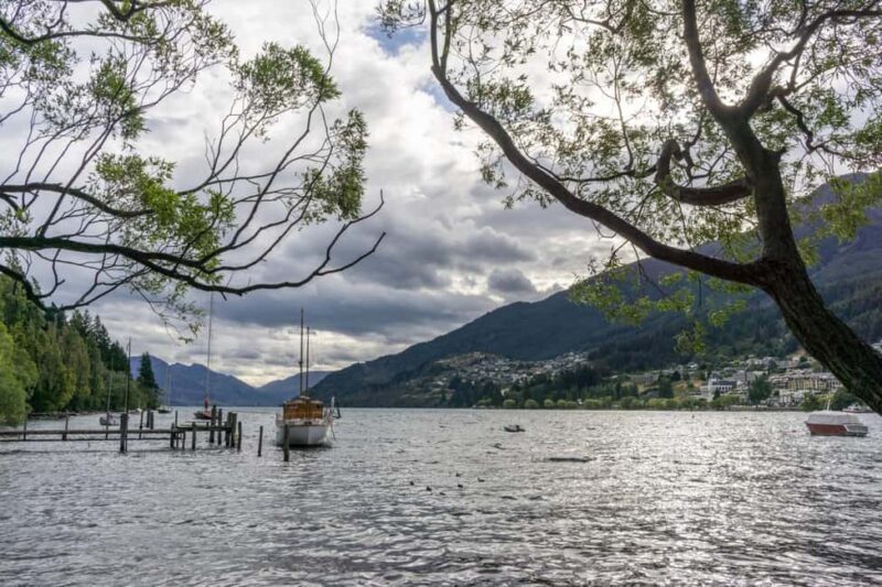 Queenstown Winter Walk: Enchanted Holiday Magic - A Walk through Queenstown’s Winter Wonderland