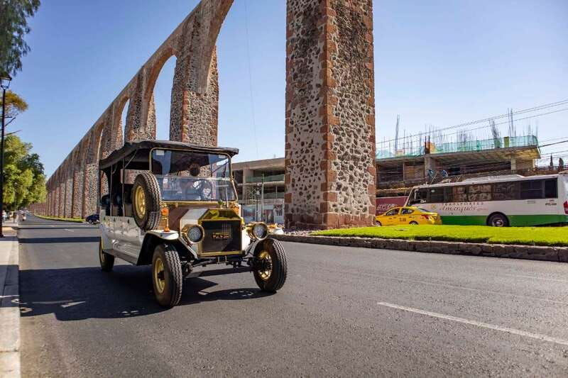 queretaro-city-tour-in-a-classic-ford-t-vehicle