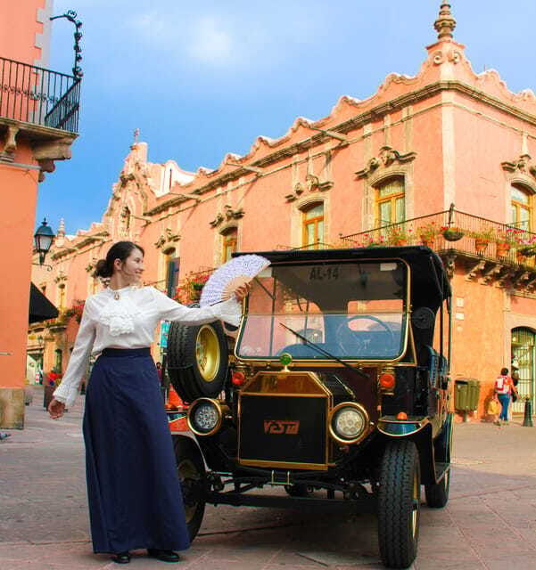 queretaro-city-tour-in-a-classic-ford-t-vehicle