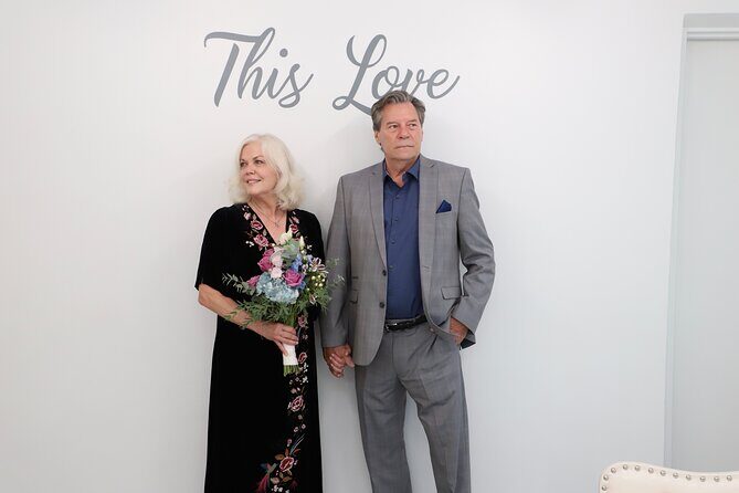 Quickie Las Vegas Wedding at Paradise Wedding Chapel - Meeting Point and Practical Details
