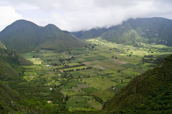quito-half-day-tour-equator-line-and-pululahua-crater-all-entrances-included
