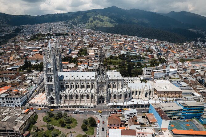 quito-old-town-and-middle-of-the-world-private-tour