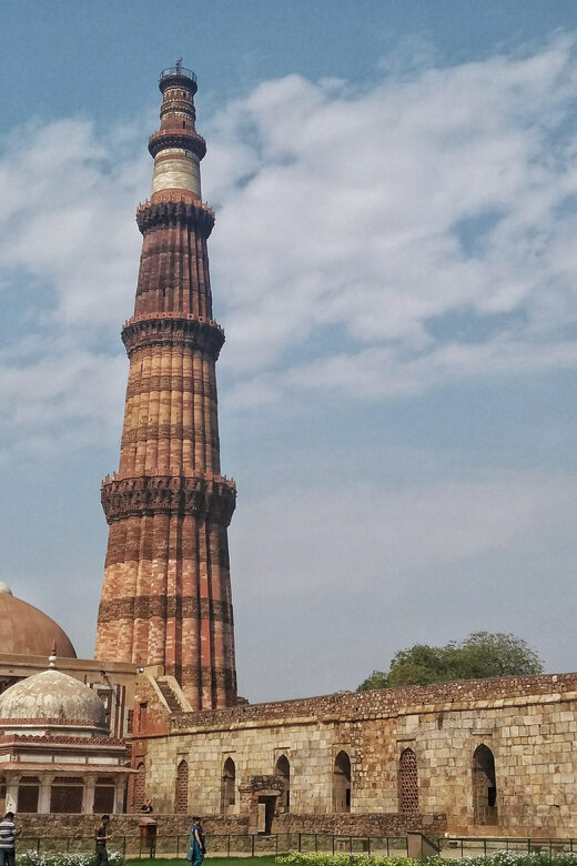 Qutub Complex and Mehrauli Archaeological Park Guided Tour - The Experience Itself: Walking through History