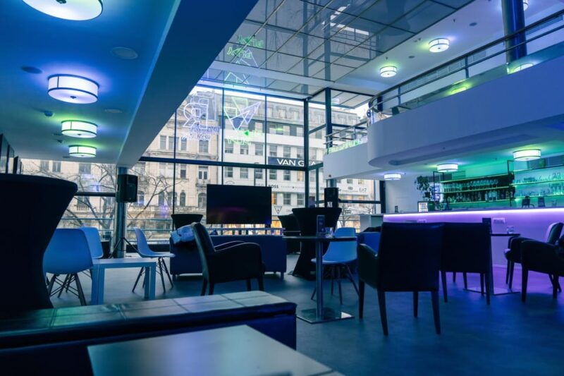 racing-simulator-vr-theme-park-experience