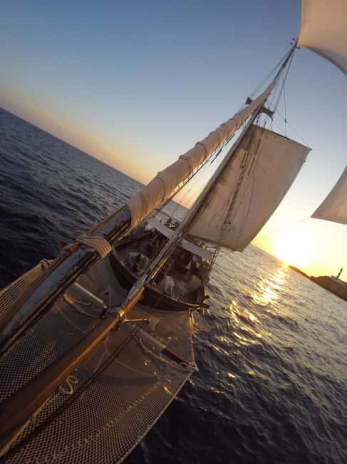 Rafael Verdera 1841:sail with history, tapas & wine in Palma - Key Points