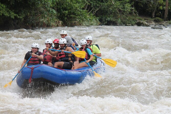 rafting-costa-rica-balsa-river-class-iii-from-la-fortuna