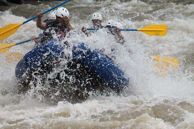 rafting-costa-rica-balsa-river-class-iii-from-la-fortuna