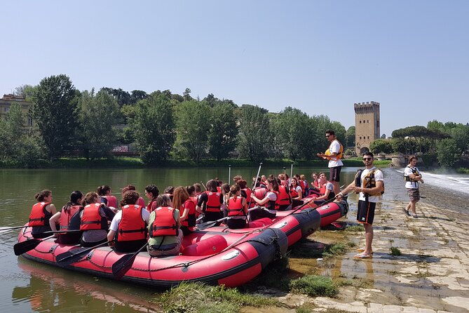 rafting-on-the-arno-river-in-florence-under-the-arches-of-pontevecchio