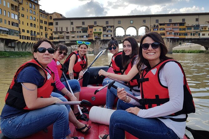 rafting-on-the-arno-river-in-florence-under-the-arches-of-pontevecchio