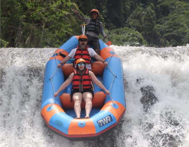 rafting-on-the-telaga-waja-river-with-lunch