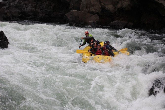 rafting-on-the-trancura-river-from-pucon