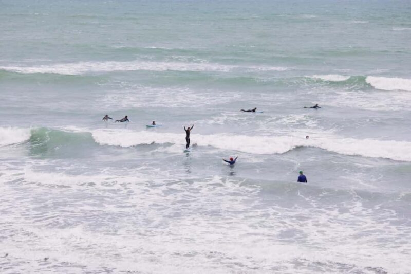 Raglan: Private group / Family Surf Lesson - Introduction
