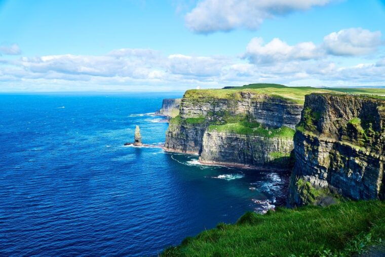 rail-tour-the-cliffs-of-moher-bunratty-castle-tour