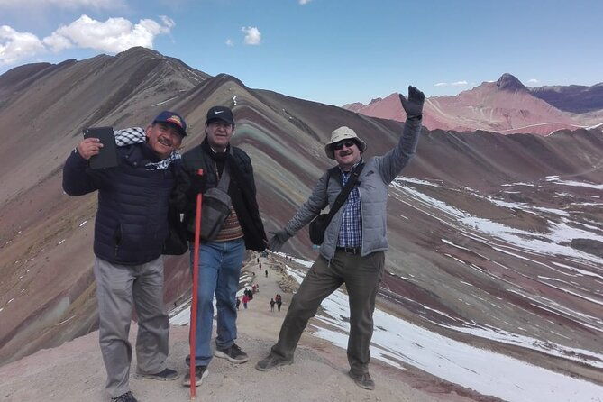 rainbow-mountain-in-group-full-day