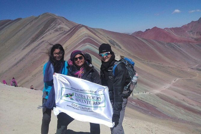 rainbow-mountain-in-group-full-day