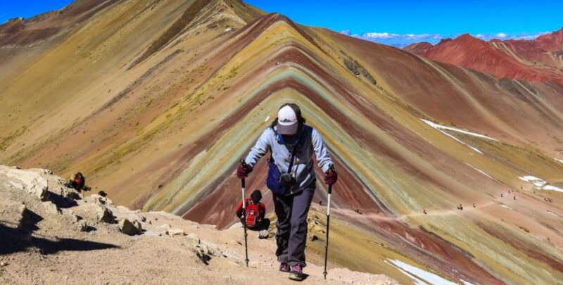 rainbow-mountain-vinicunca-short-route-red-valley