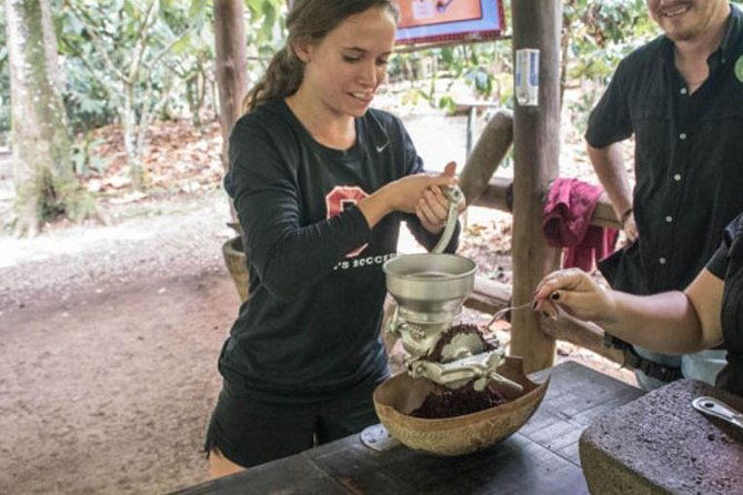 rainforest-chocolate-tour-from-la-fortuna