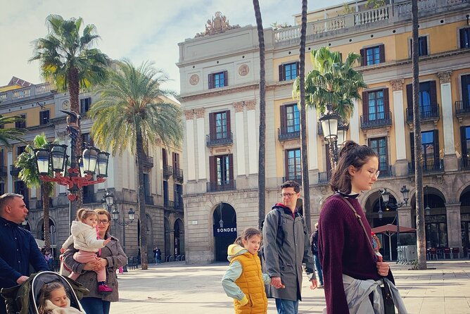 ramblas-old-town-gothic-and-gaudi-architecture-walking-tour
