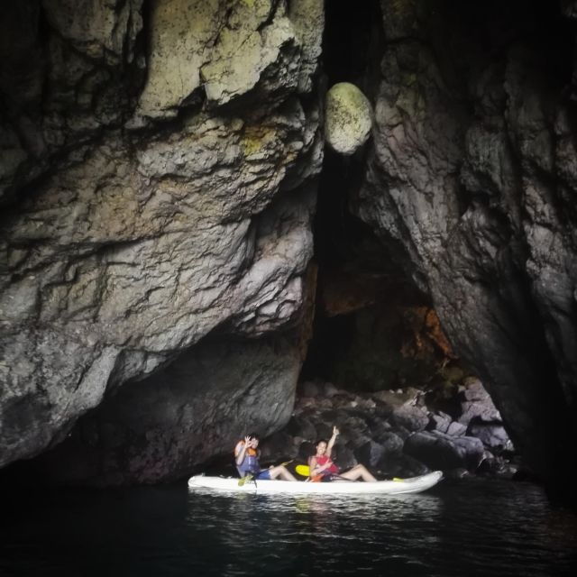 raposeira-guided-kayak-tour-and-ingrina-beach-caves