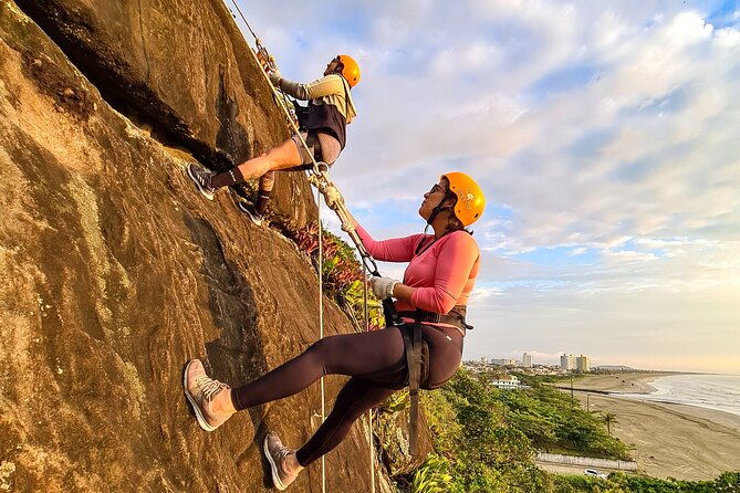 rappelling-at-costao-beach