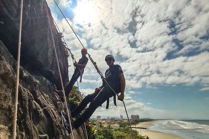 rappelling-at-costao-beach