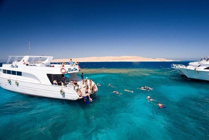 Ras Mohammed & White Island boat trip incl lunch and entrance fee - Key Points