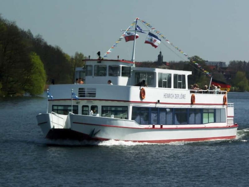 Ratzeburg Lake: 2-hour historical boat tour with entertainment - A Closer Look at the Ratzeburg Lake Tour Experience  