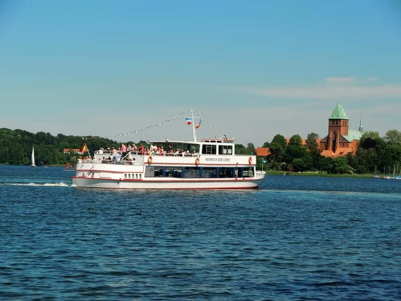 Ratzeburg Lake: 2-hour historical boat tour with entertainment - FAQ  