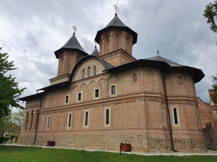 real-dracula-princely-court-and-real-draculas-fortress