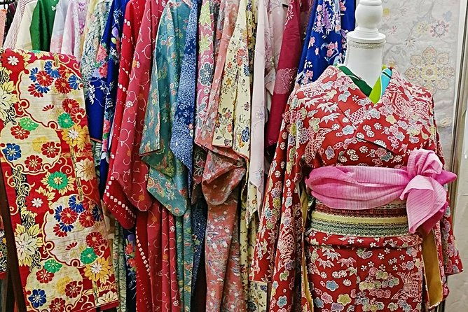 real-kimono-experience-and-tsumami-kanzashi-workshop