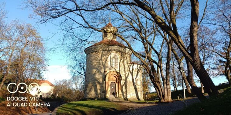 real-life-in-prague-easy-walk-from-vysehrad-to-vyton