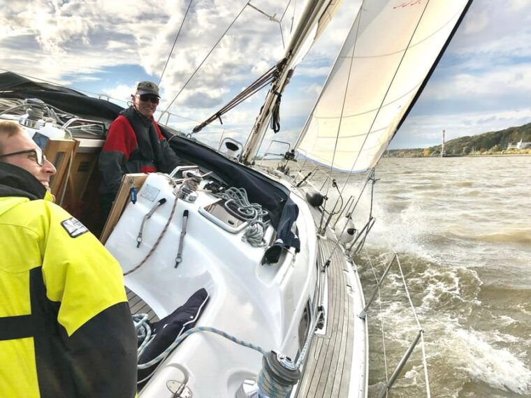 real-sailing-trip-to-the-gates-of-hamburg-from-to-wedel