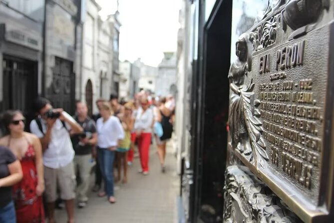 recoleta-cemetery-for-curious-people
